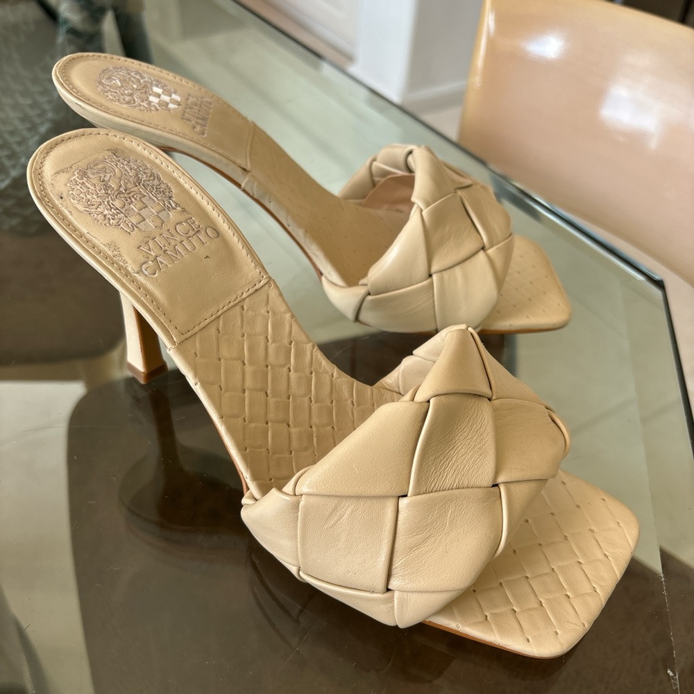 VINCE CAMUTO BRELANIE BRAIDED STRIP SANDALS